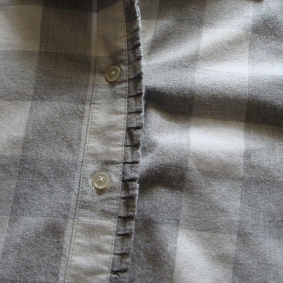 BANANA REPUBLIC Gray & White BUFFALO Plaid RUFFLE Trim FLANNEL Top Sz SMALL - Picture 3 of 6